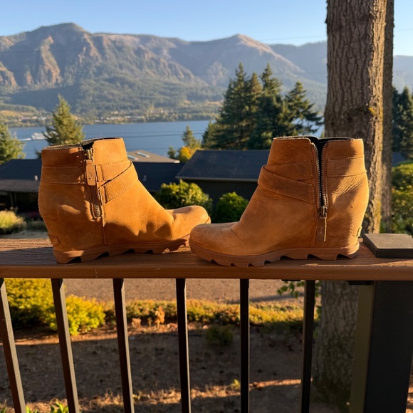 SOREL Joan of Arctic Wedge Buckle Boots Tan Size 12 - Picture 2 of 7